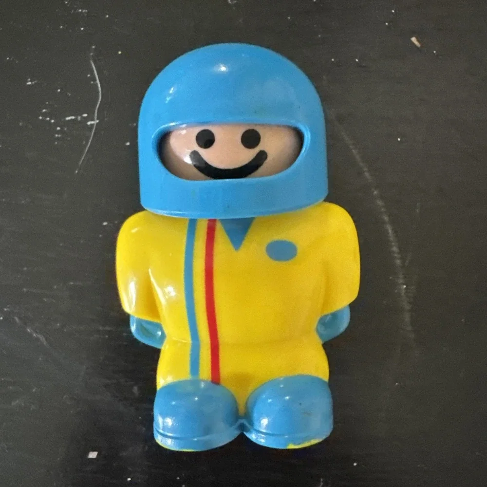 Vtg 1992 Hasbro Tonka Mighty Replacement Driver Figure Yellow Blue Helmet Toy